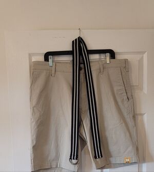 Lee Men's Beige Shorts with Striped Belt Size 38